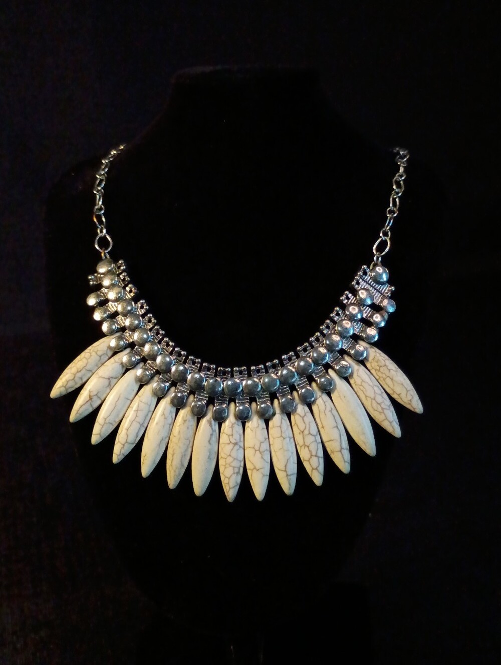 Elegant Cream and Silver Beaded Necklace, Oval Oblong Beads W Marbled Look